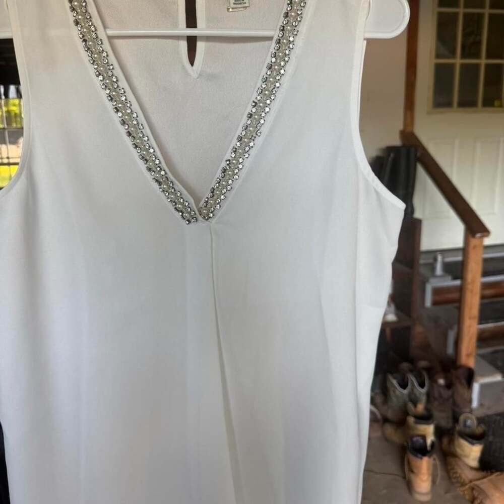 Adrienne Vittadini Beaded V-Neck Top Size M White Sleeveless Blouse